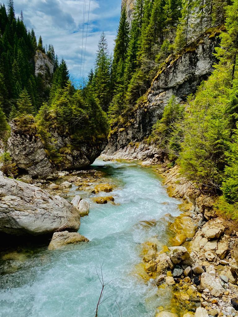 Descoperă Cheile Tătarului: O Bijuterie a Naturii din România