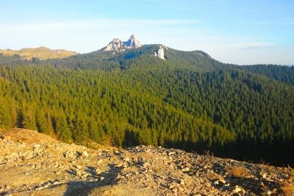 Pietrele Moșului și Babei: Mistere din Munții Gutâi