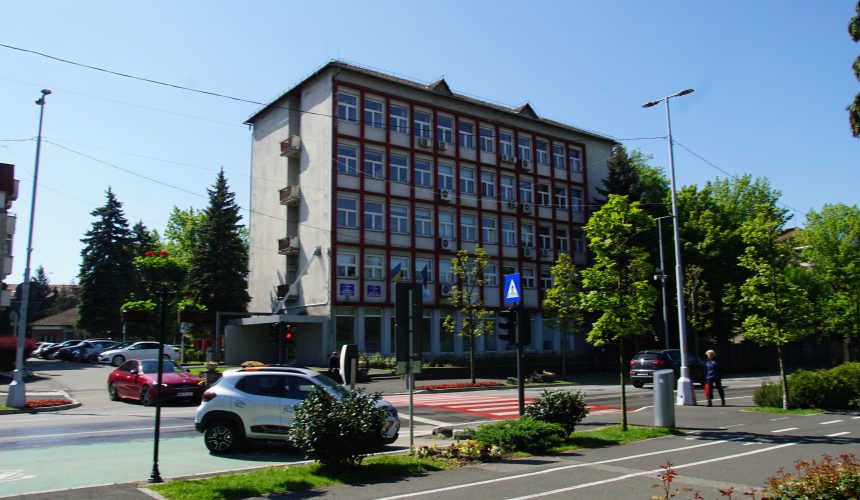 baia mare va fi impartita din punct de vedere al parcarilor in zona rosie si zona albastra 676961a951195