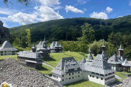 barsana macheta manastirii in parcul mini transilvania 676848253843f