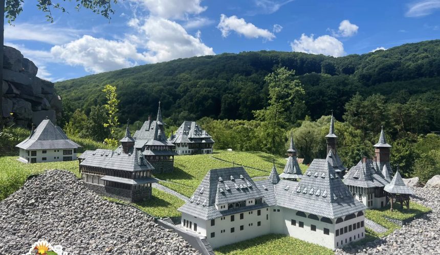 barsana macheta manastirii in parcul mini transilvania 676848253843f