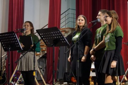 video caravana iubirii spectacolul caritabil de craciun a incantat publicul cu sala plina in seini 67684b06006dc