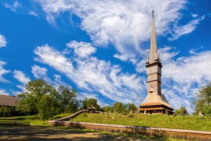 Surdești: O Comoară Culturală în Inima Naturii Românești