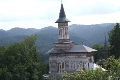 Descoperirea spirituală a Mănăstirii Rohia: O oază de liniște