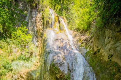 Între Legende și Natură: Șipotul Izvorul Albastru al Izei