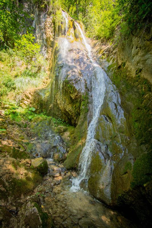 Între Legende și Natură: Șipotul Izvorul Albastru al Izei