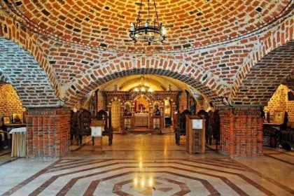 Descoperind Mănăstirea Peri-Săpânța: Un Colț de Rai