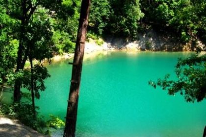 Descoperirea Lacului Albastru: O Comoară a Naturii