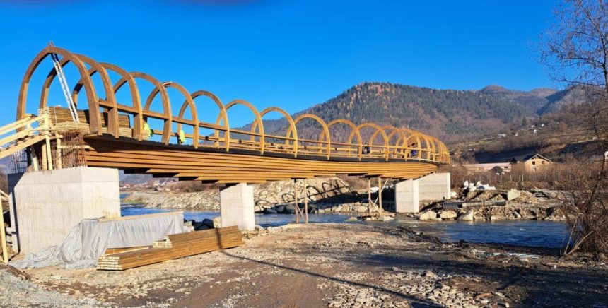 Podul din Lemn Sighetu Marmației: O Răscruce de Tradiție