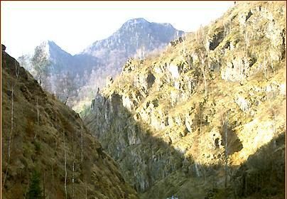 Descoperă Magia Cheilor Runcului: Natură și Aventură