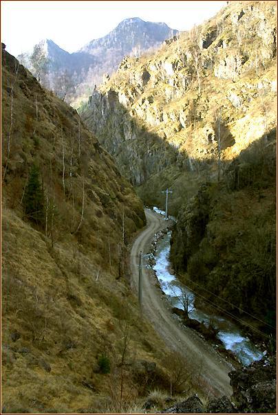 Descoperă Magia Cheilor Runcului: Natură și Aventură