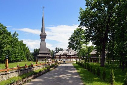 Descoperind Mănăstirea Peri-Săpânța: un loc de liniște