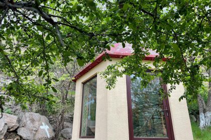 Descoperirea Fântânii cu Leac din Săcel: Între Mister și Tradiție