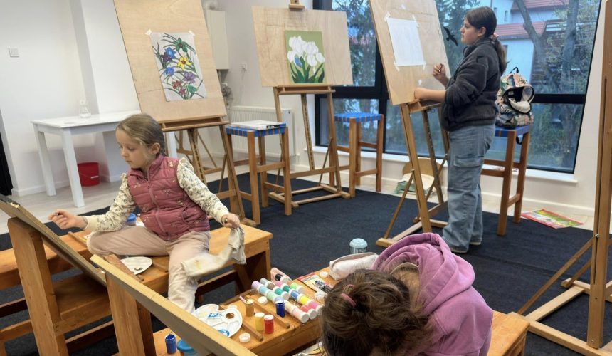 colonia pictorilor cursurilor de practica si teorie a culorilor li se alatura si desenul 67851e1850c6c