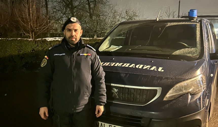 gest civic prim ajutor acordat de un jandarm unui barbat accidentat de o masina 67920baa59288