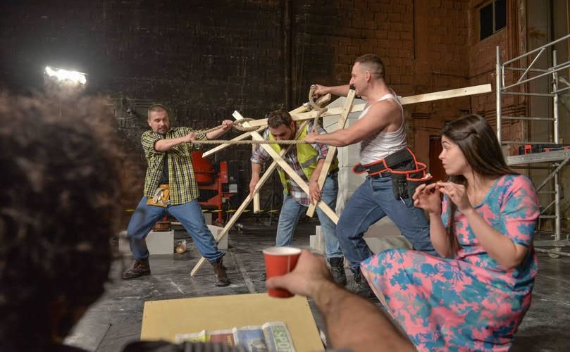 teatrul municipal baia mare duminica spectacolul santier te poarta pe inaltimi 678cd965b3102