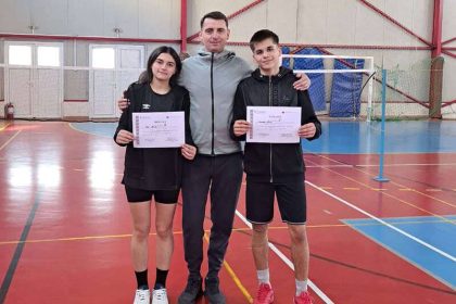 alin glodan reprezentantul judetului la badminton 67bc3d5392b54