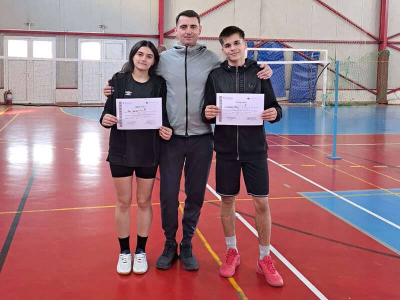 alin glodan reprezentantul judetului la badminton 67bc3d5392b54