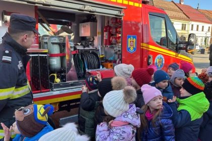 baia mare copii la intalnire cu salvatorii de ziua numarului de urgenta 112 67ac455e70c34