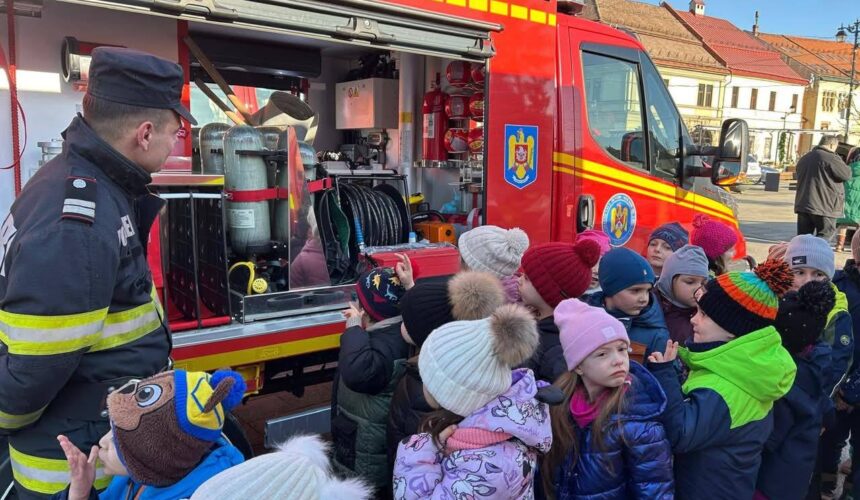 baia mare copii la intalnire cu salvatorii de ziua numarului de urgenta 112 67ac455e70c34