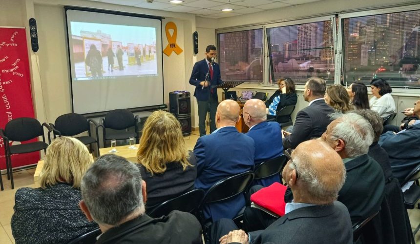 expozitie memoria holocaustului benzi desenate si jurnal de memorii prezentate la icr tel aviv 679de34d95488