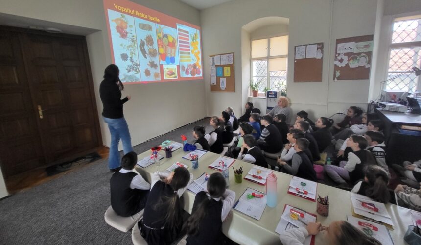 muzeul judetean de istorie evolutia modei si texturilor de a lungul istoriei explorate de copii 67add5ee6c4c4