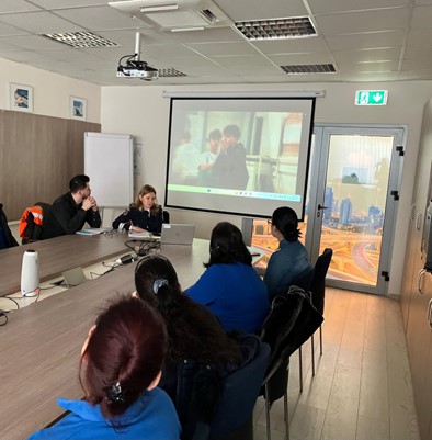 ziua internationala a nonviolentei in scoli politisti versus parinti 67a1f19660b1b