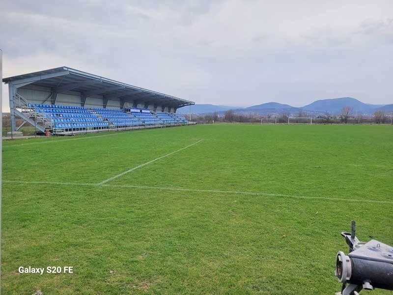 copiii din recea asteptati la stadion sa joace fotbal 67dd49e79b383