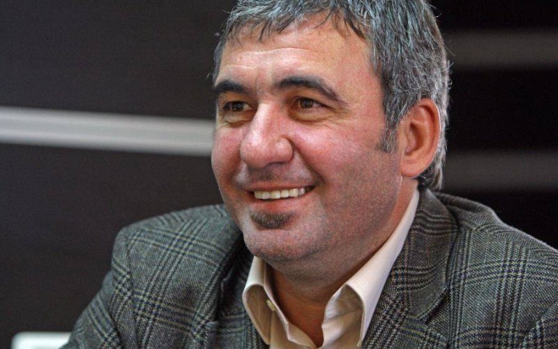 distinctie hagi decorat cu cu ordinul steaua romaniei in grad de cavaler 67cffd9702db3