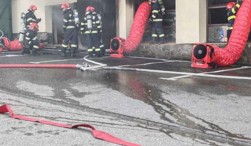tautii magheraus incendiu in cladirea unui operator economic 20 de oameni au fost evacuati 67cad553c395b
