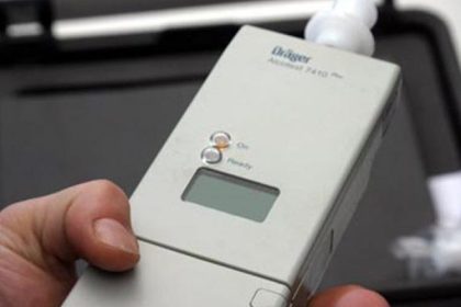 a facut o lata un tanar a condus fara permis o masina neinmatriculata era si in stare de ebrietate 67ed0caa007ae