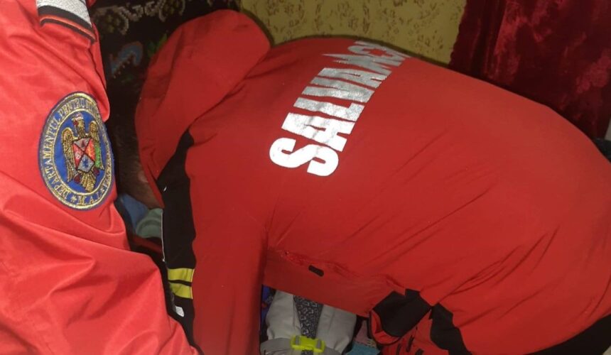 ajutor actiune a salvamontistilor in sprijinul unei batrane cu fractura la picior 67f8de74d035e