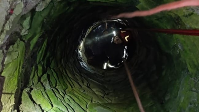 isu femeie cazuta in fantana salvata de pompieri 67fcc728bcee1