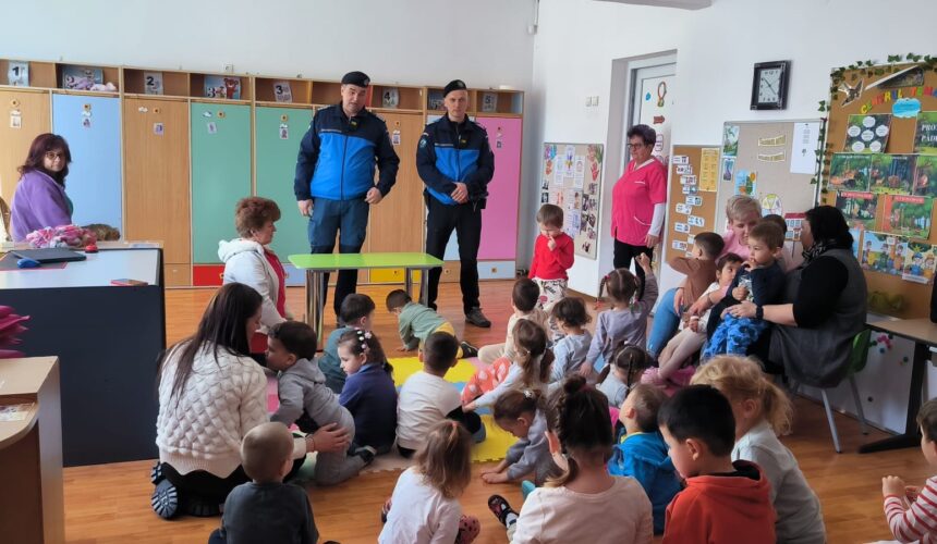 o prioritate a jandarmilor educatia montana si protejarea mediului 67f7b151852a8