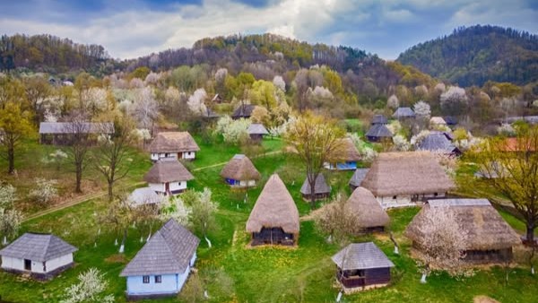 primavara in satul de pe dealul florilor 6808a12178db8