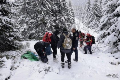salvamont actiune de cautare si salvare in zona muntilor maramuresului pentru gasirea si extractia a 3 cetateni ucrainieni 67f42e73b1378