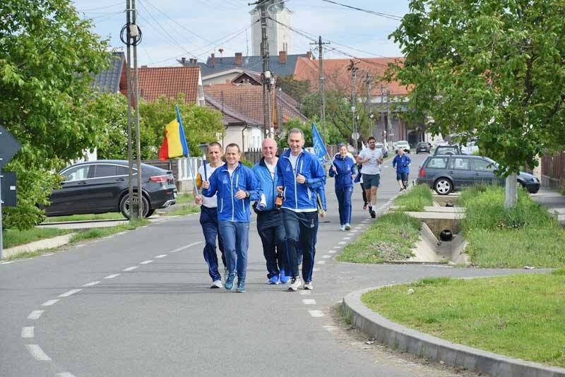 alergatorii cu torte pentru pace au poposit in seini 683836de5a868