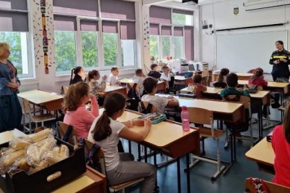 baia mare politistii alaturi de elevi si prescolari 68243e33535d0