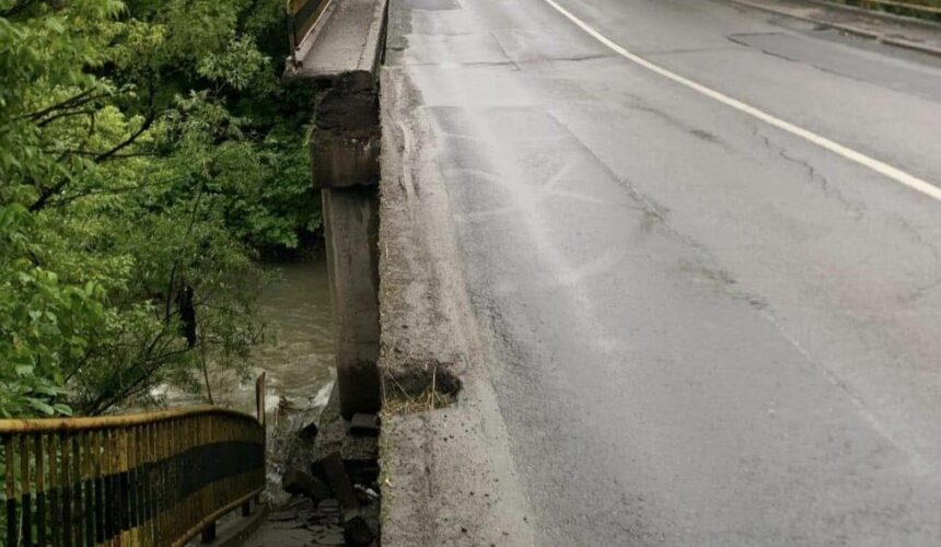 baia mare portiune de pod peste sasar surpata traficul e deviat 68317e8dba1e4