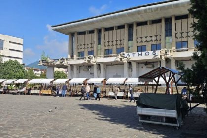 baia mare producatorii locali s au mutat din piata revolutiei in fata casei de cultura 6821c01ddf704