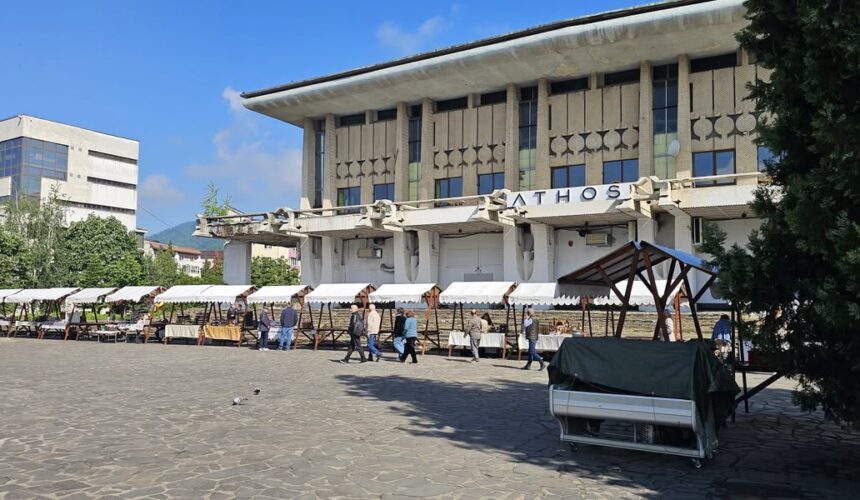 baia mare producatorii locali s au mutat din piata revolutiei in fata casei de cultura 6821c01ddf704