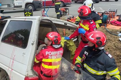 exercitiu isu simulare a unui accident intre o autocisterna si un microbuz de transport elevi 682f705a4b0c1
