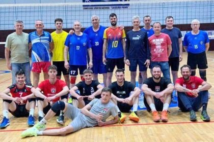 la 74 de ani adrian arbuzov joaca volei 681e18161dc5e