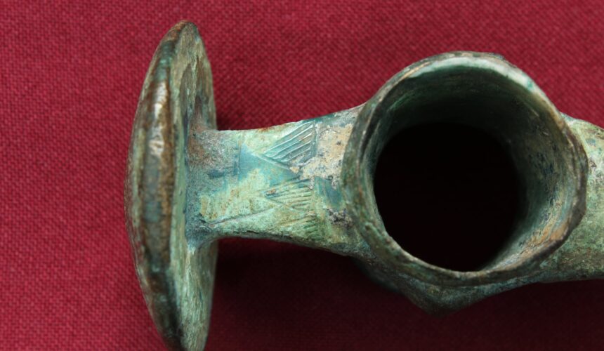 muzeul judetean de istorie exponatul lunii mai este un topor de lupta cu disc de la ilba 6819d05b1a92e