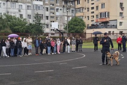special cainele edam al jandarmeriei la intalnire cu copiii 68306670d9ef0