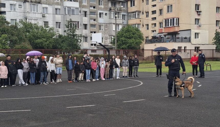special cainele edam al jandarmeriei la intalnire cu copiii 68306670d9ef0