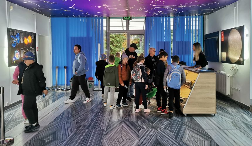 video de 1 iunie la planetariu 683ab31756035