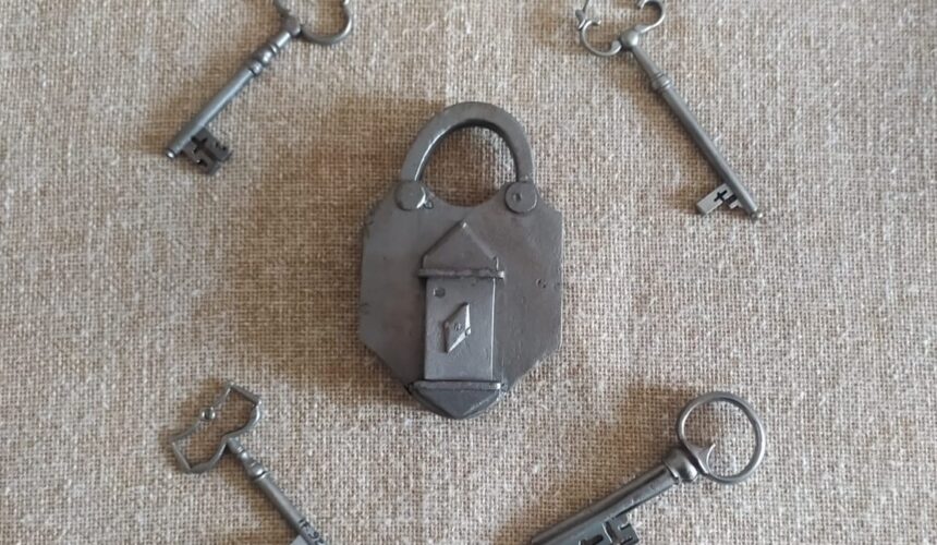 exponatul lunii iunie lacat si chei din epoca medievala la muzeul judetean de istorie si arheologie 68400be2ea1ea