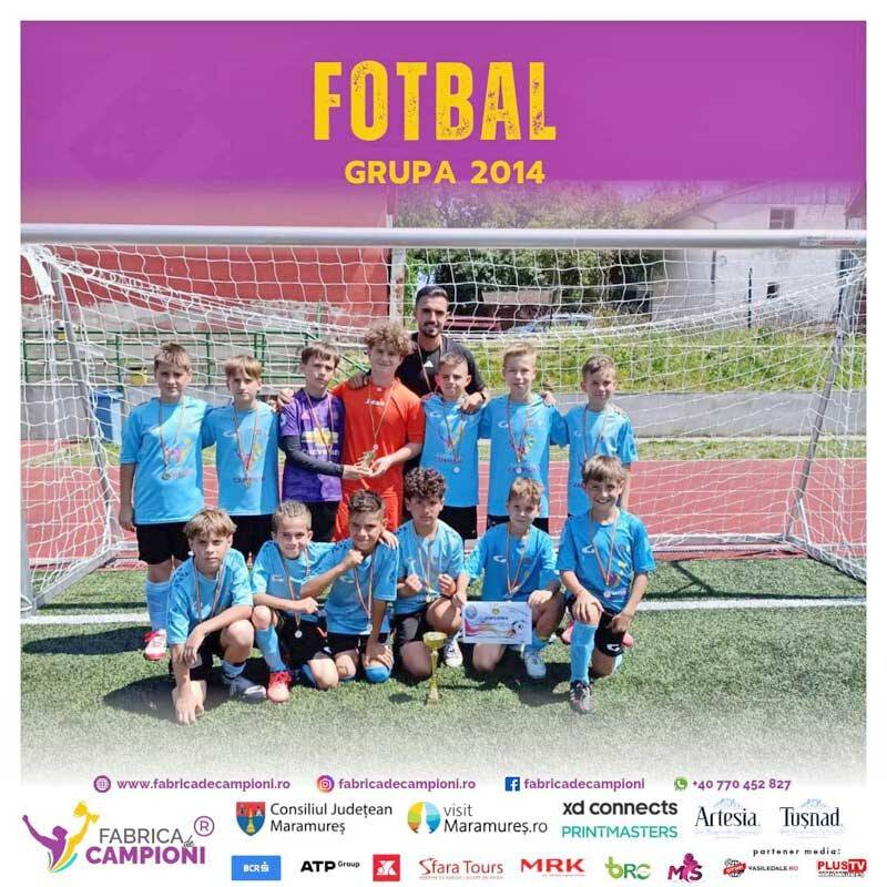 grupa 2014 a fabricii de campioni pe podium la caravana il calcio 6852d5d384ac9