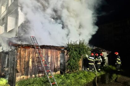 incendiu in sighet aproape 100 de oameni au fost evacuati dintr un bloc 684fe1d7bea85